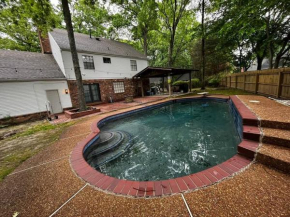 Modern Vast Southern Home with Pool Near Shops